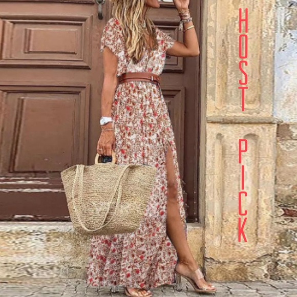 Boutique Dresses & Skirts - Boho Chic Floral Maxi Dress